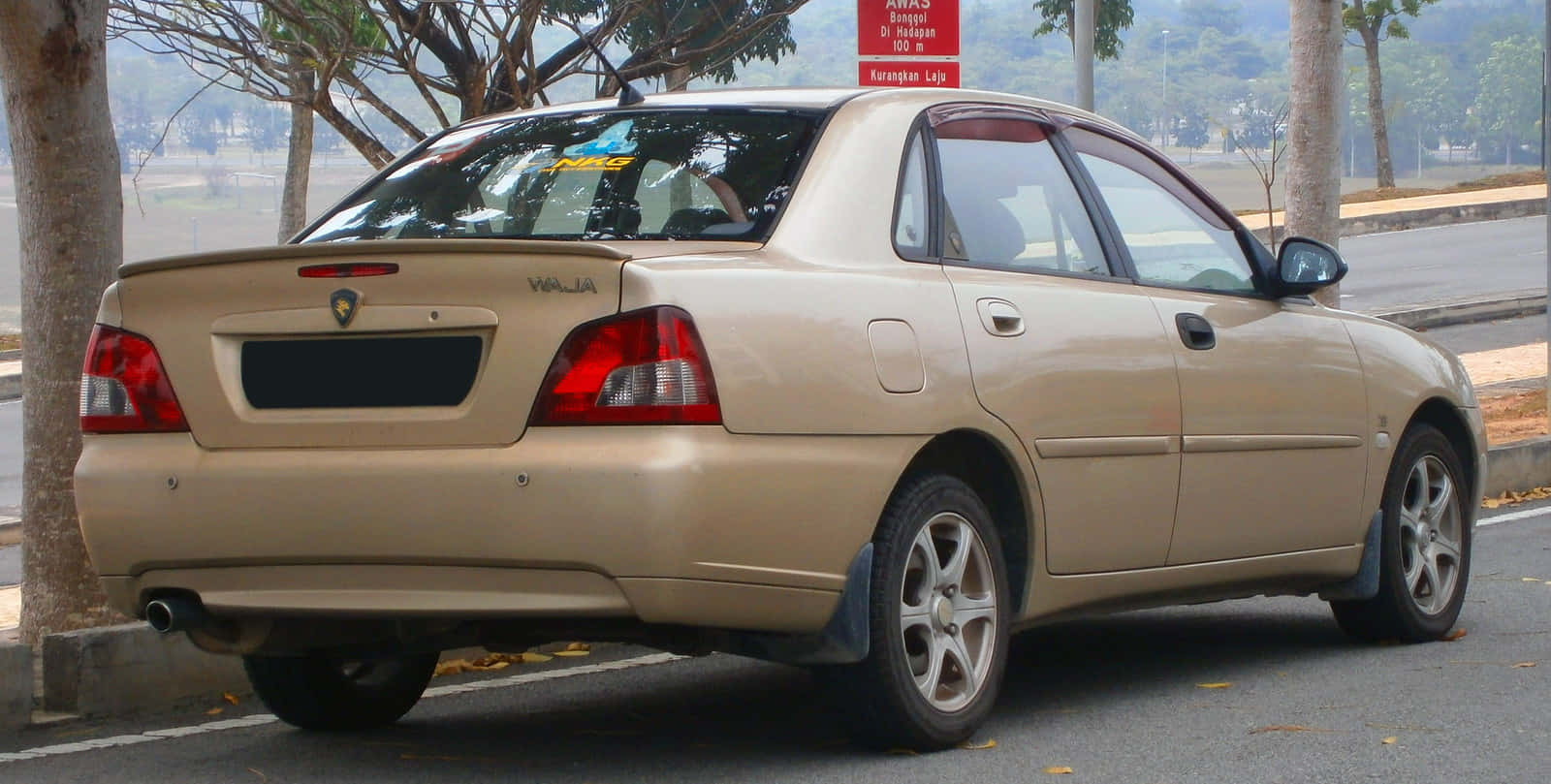 Proton Waja Achteraanzicht Achtergrond