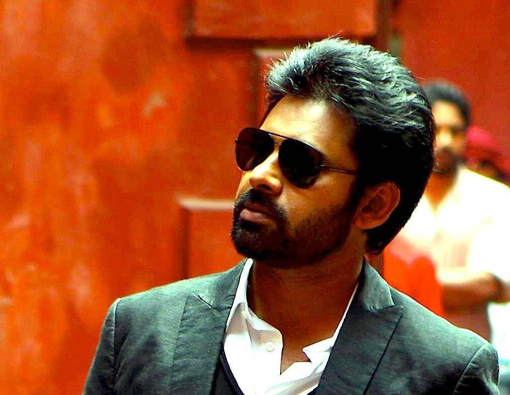 Pspk Wearing Suit And Sunglasses Wallpaper
