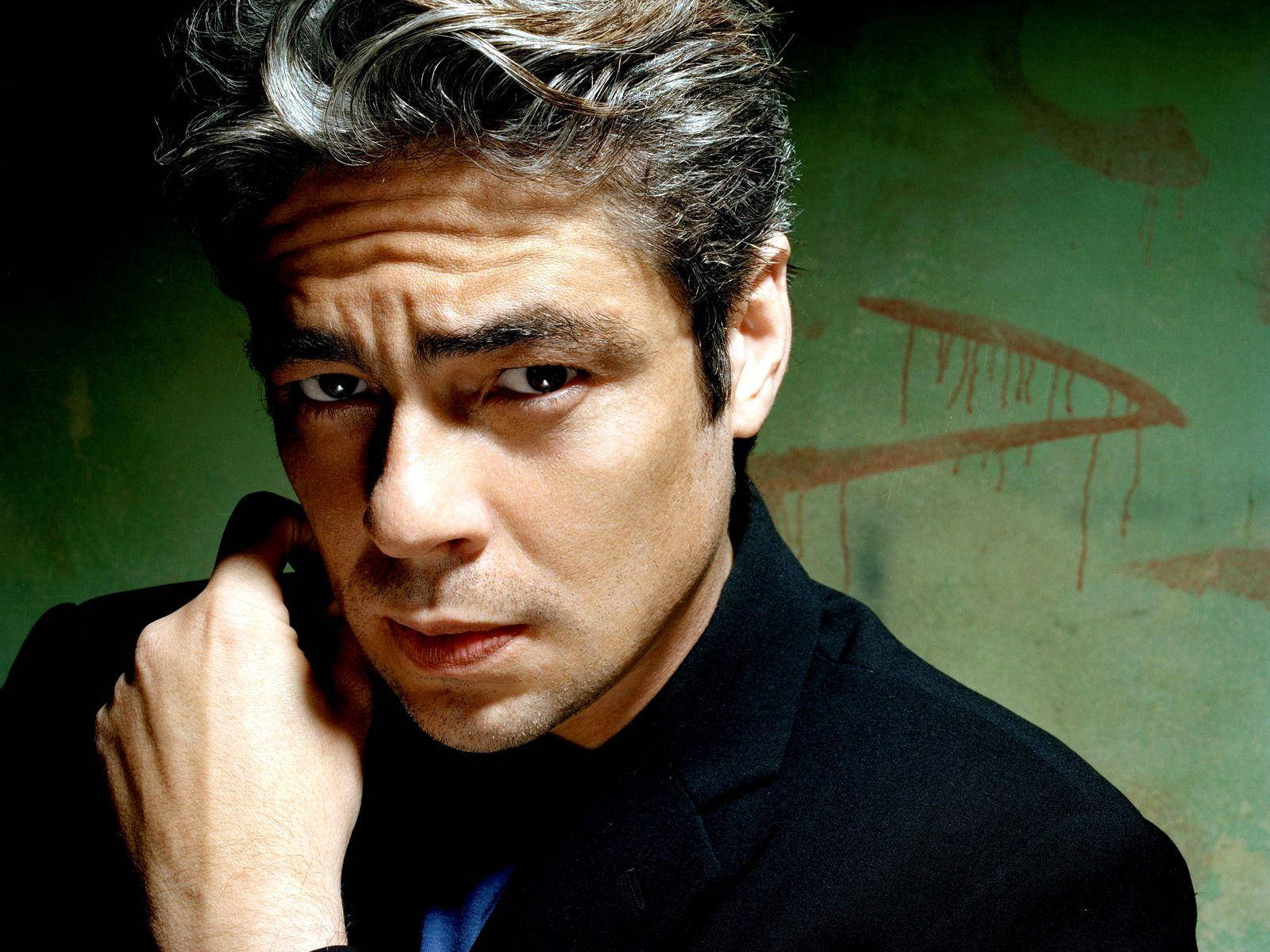 Puerto Rican Benicio Del Toro Close Up Shot Wallpaper
