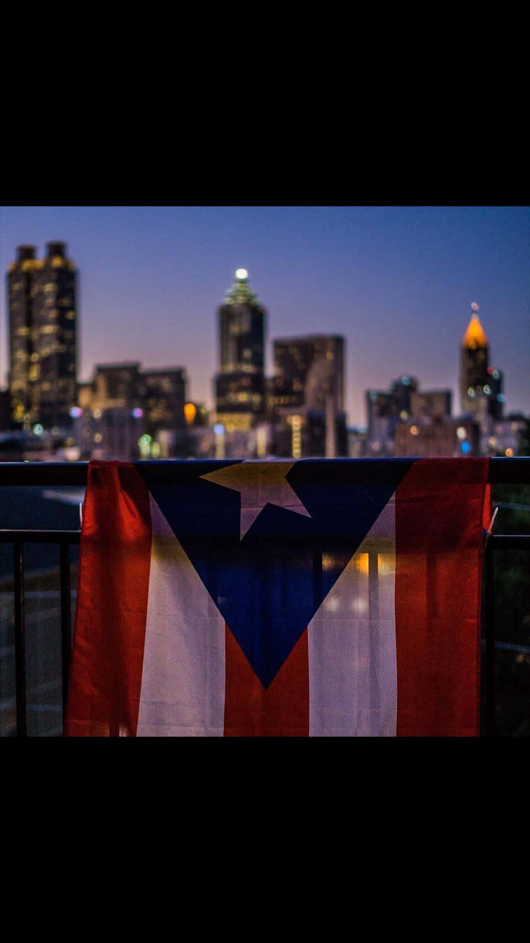 Puerto Ricaanse Vlag Skyline Avond Achtergrond