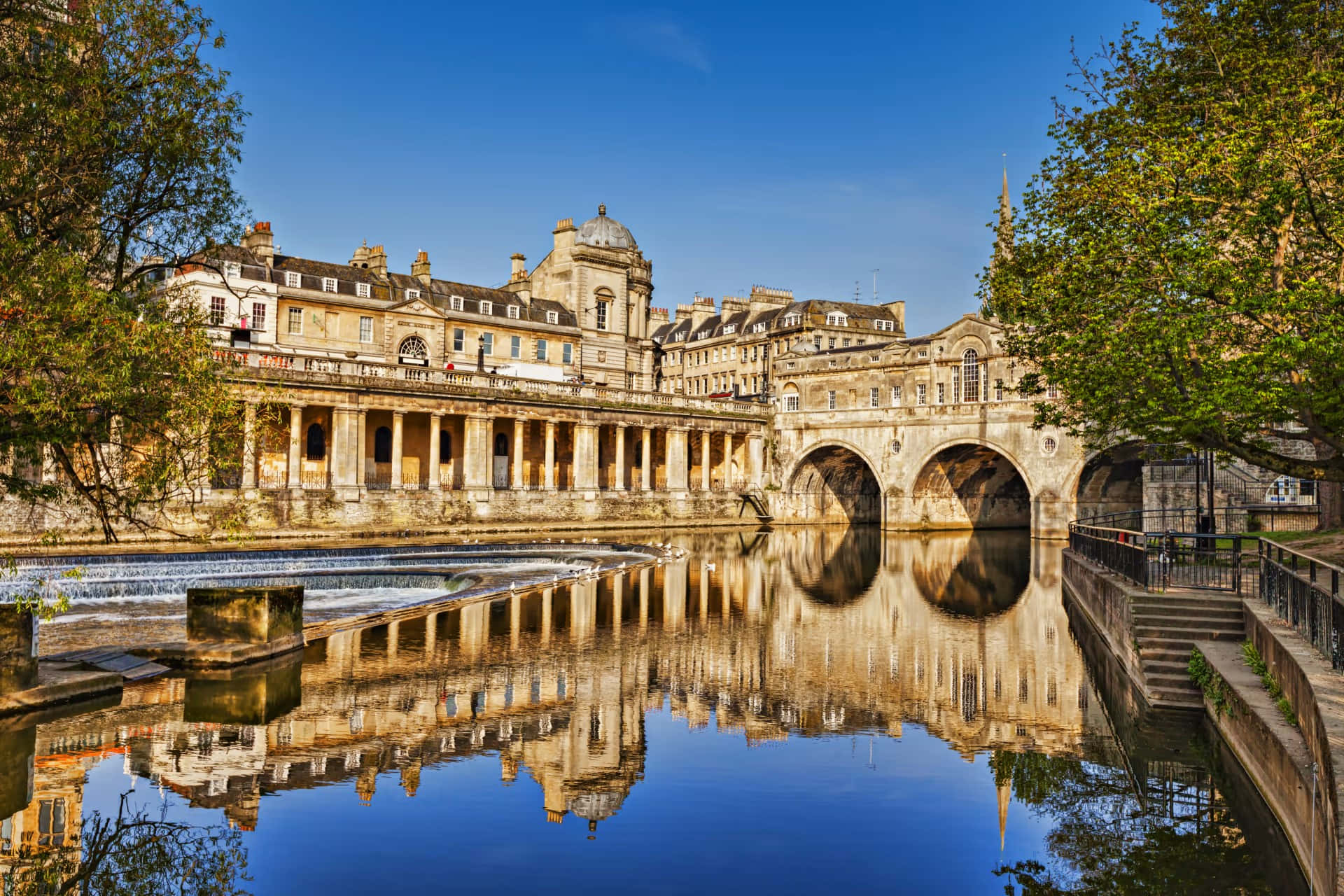 Pulteney Bridge River Avon Bath U K Wallpaper