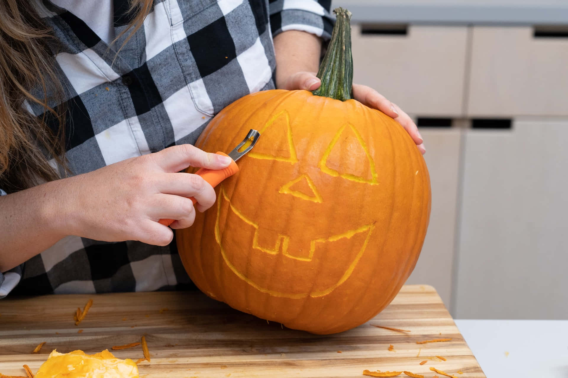 Download Pumpkin Carving Outlining Pictures 2048 x 1365 | Wallpapers.com