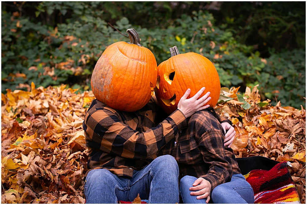 Kissing Pumpkin Heads Picture