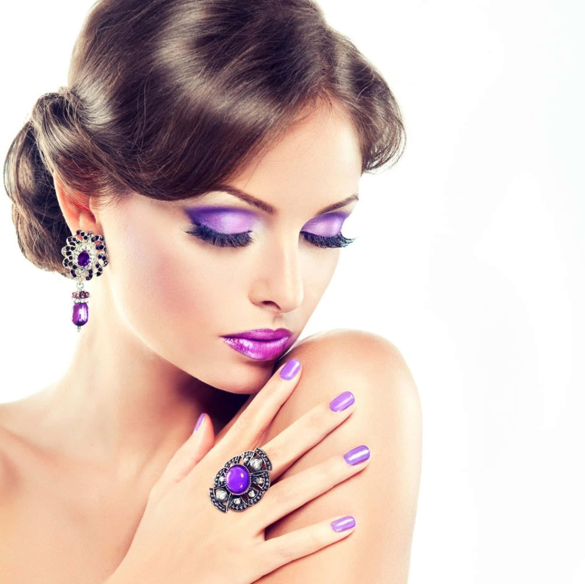 Look elegant and stylish with Purple Accessories Wallpaper