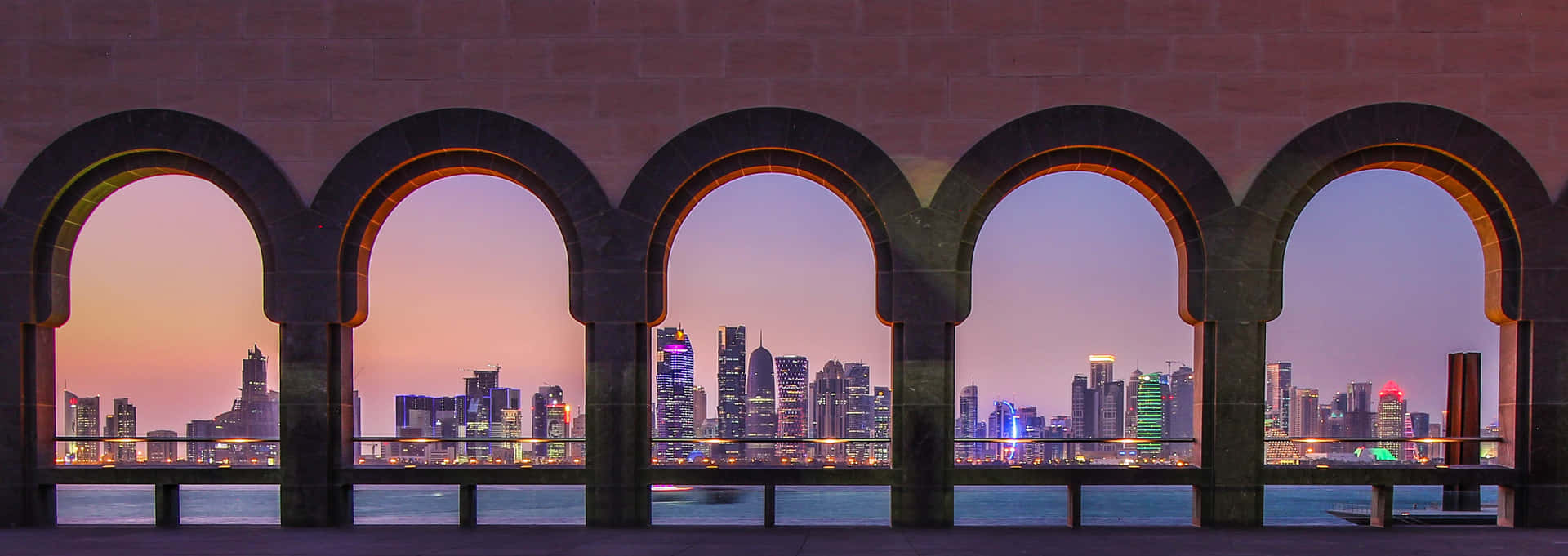 Purple Aesthetic Arches In Museum Of Islamic Art Wallpaper