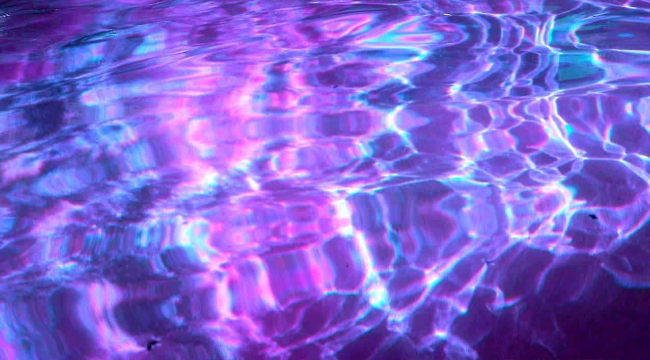 Lilaästhetisches Poolwasser Grunge Desktop Wallpaper