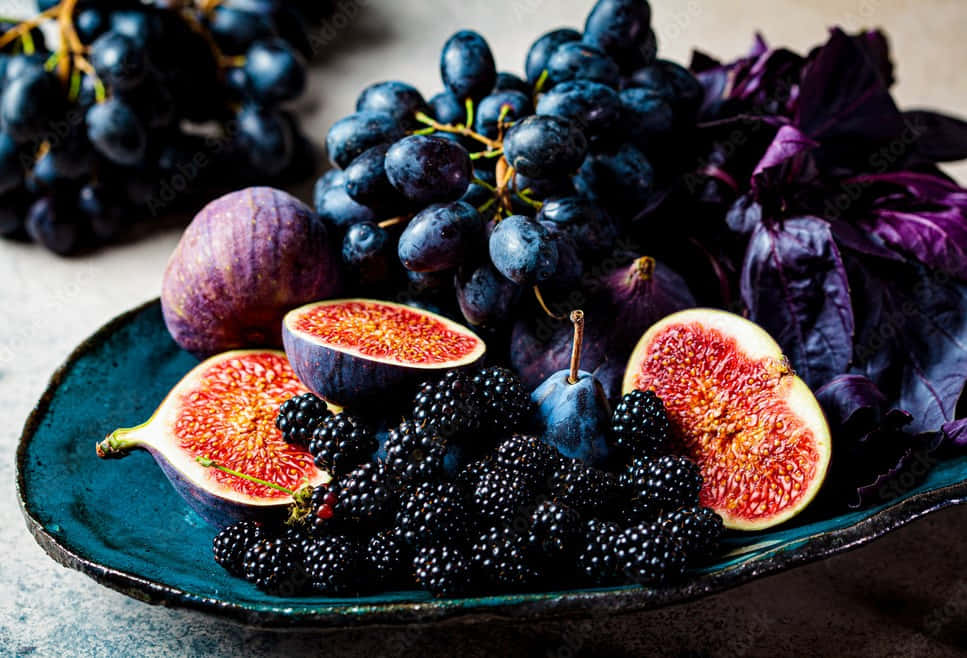 Imagenestética Púrpura De Una Bandeja De Frutas