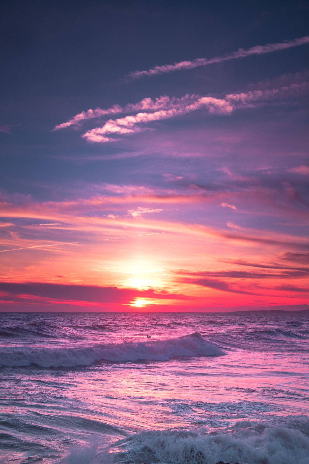 Purple Aesthetic Sunset Sky Over Ocean Waves Background