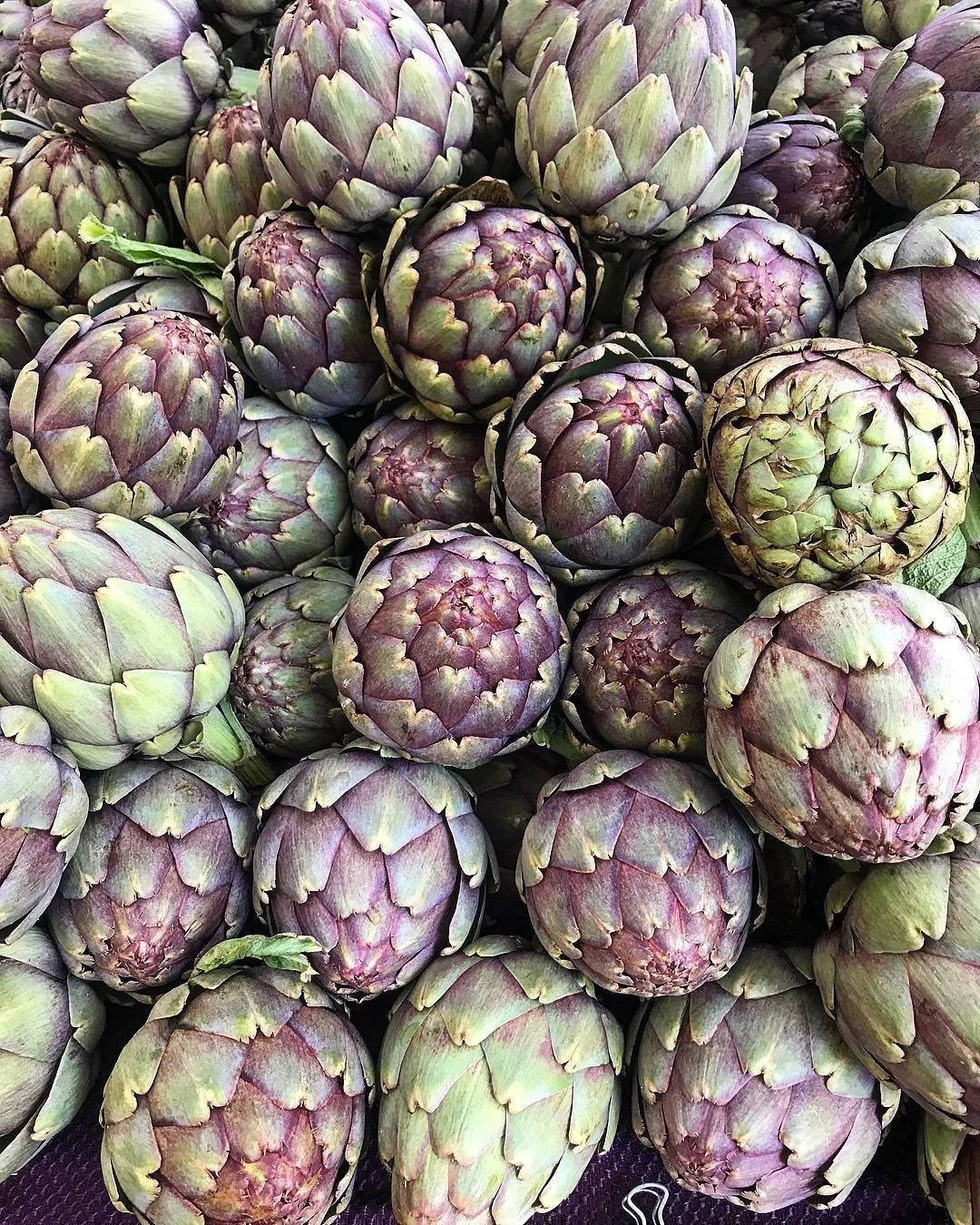 Vegetalesde Alcachofa Italiana Violeta Y Verde. Fondo de pantalla