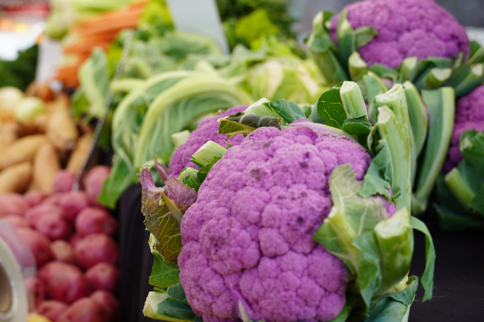 A Close-Up of a Beautiful Purple Cauliflower Wallpaper