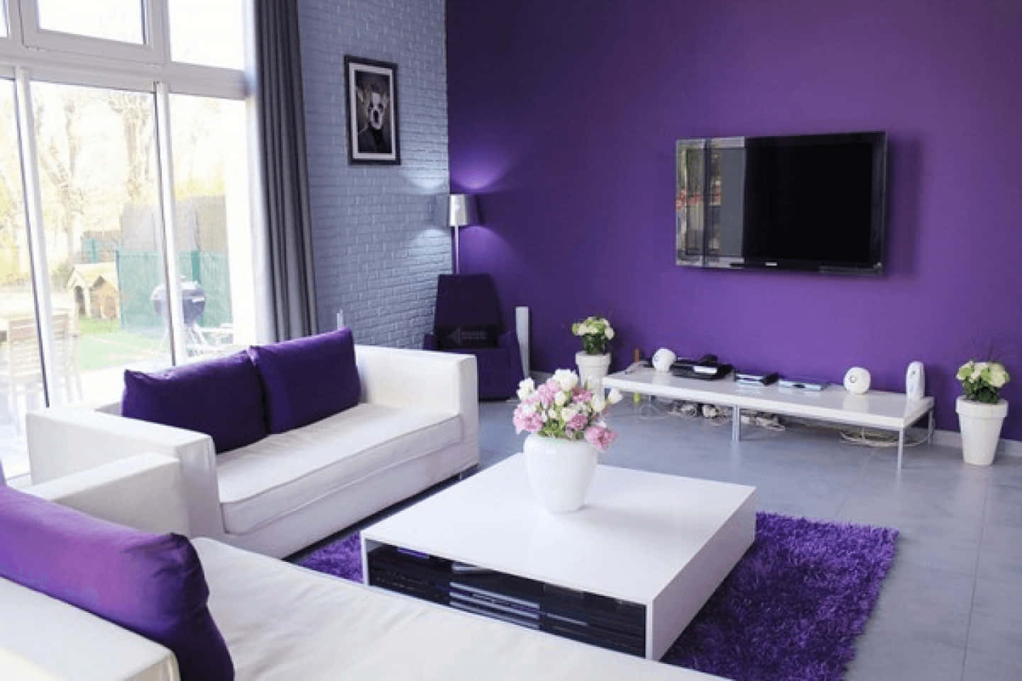 A modern purple color scheme adds an air of sophistication to any space. Wallpaper
