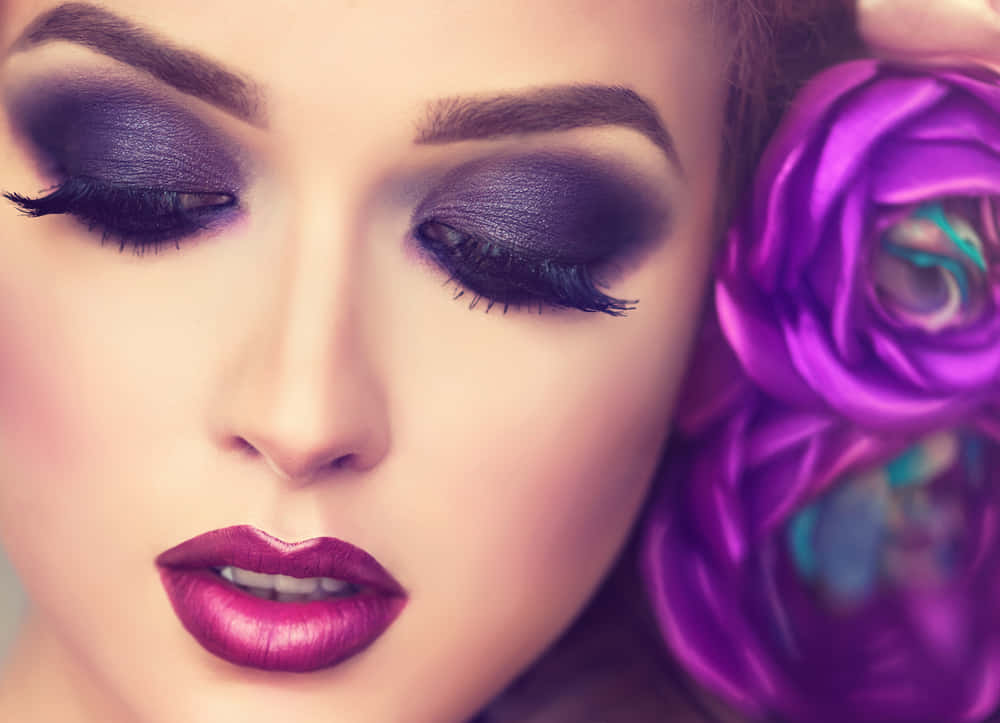 Dramatic Purple Eye Shadows to Create a Glamorous Look Wallpaper