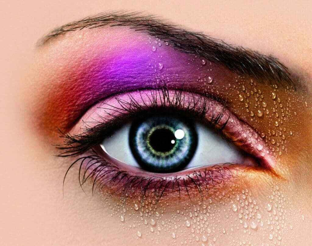 Give your eyes a pop of color with this bold purple eye shadow! Wallpaper