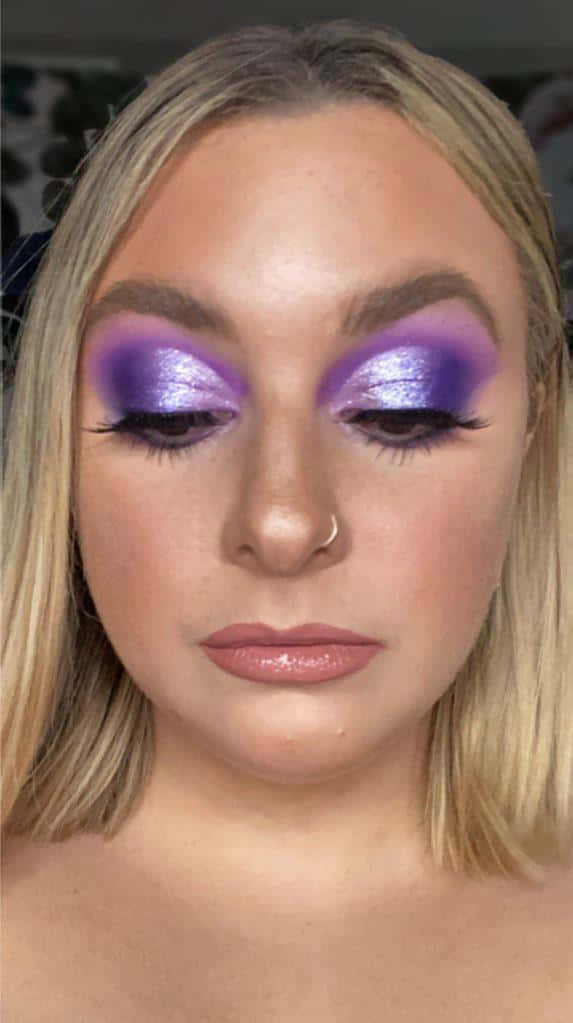 Turn heads in this gorgeous purple eye shadow look Wallpaper