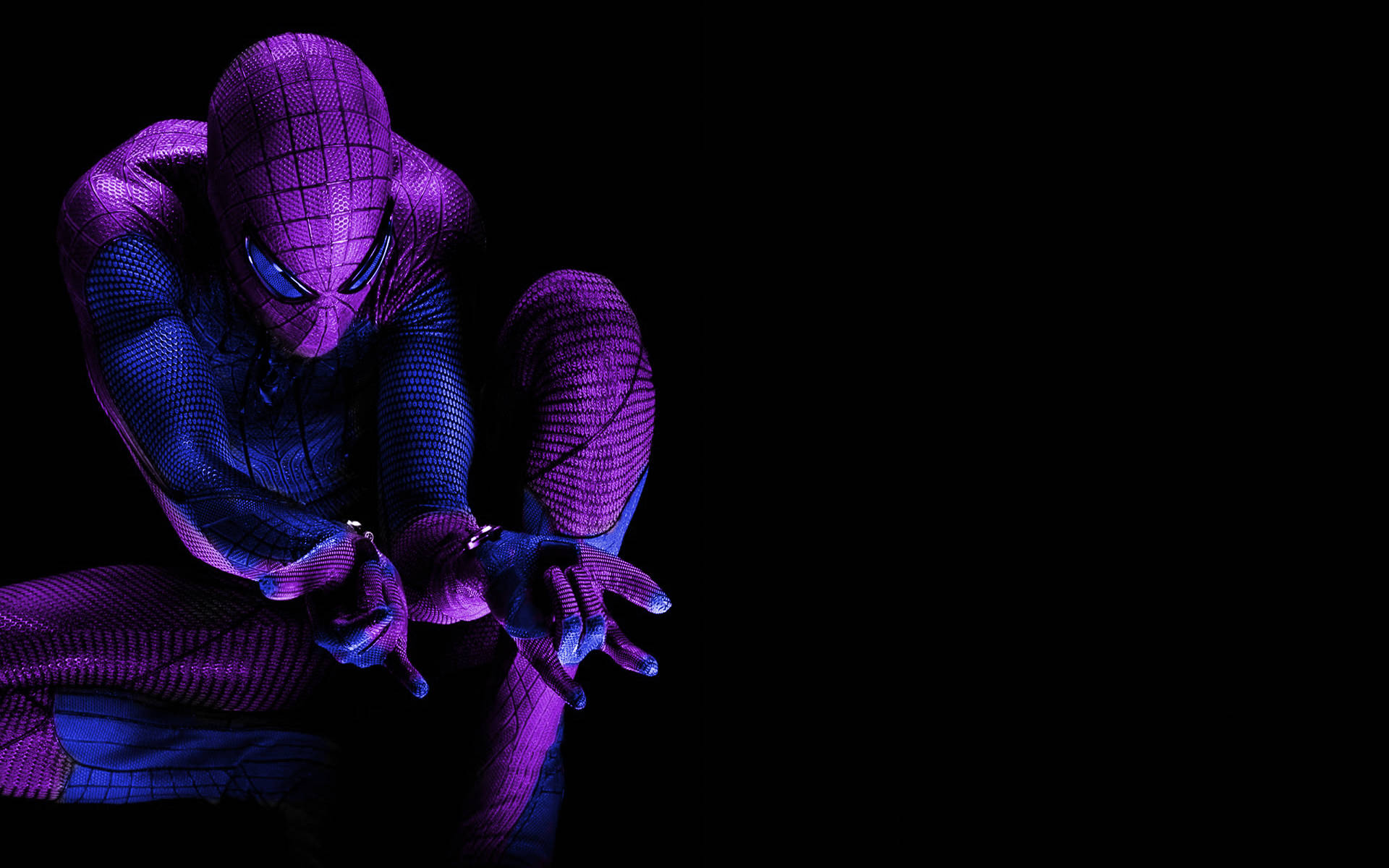 Spiderman Púrpura De Videojuego En Un Fondo De Escritorio Negro. Fondo de pantalla