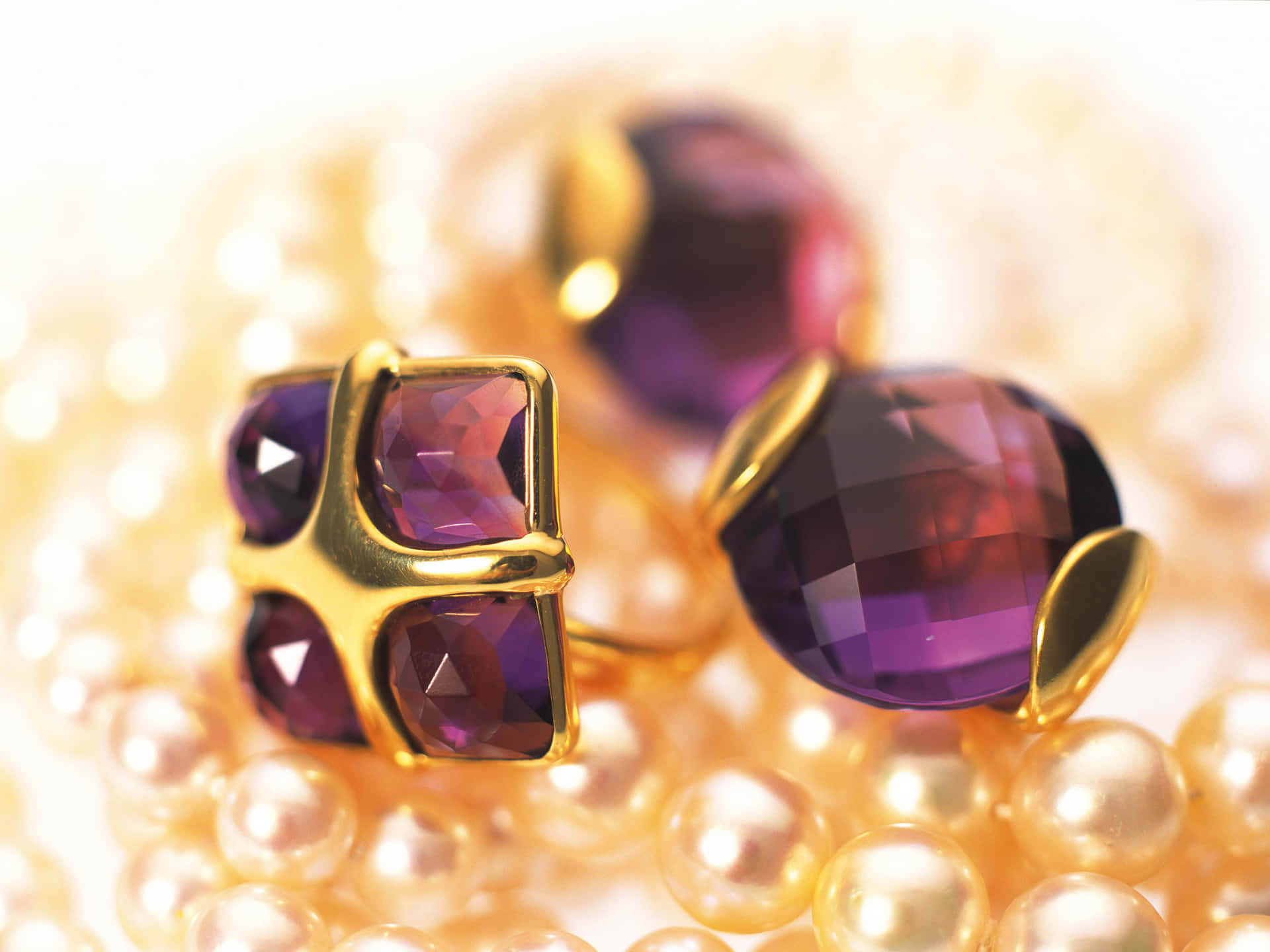 Look stunning in purple jewelry Wallpaper