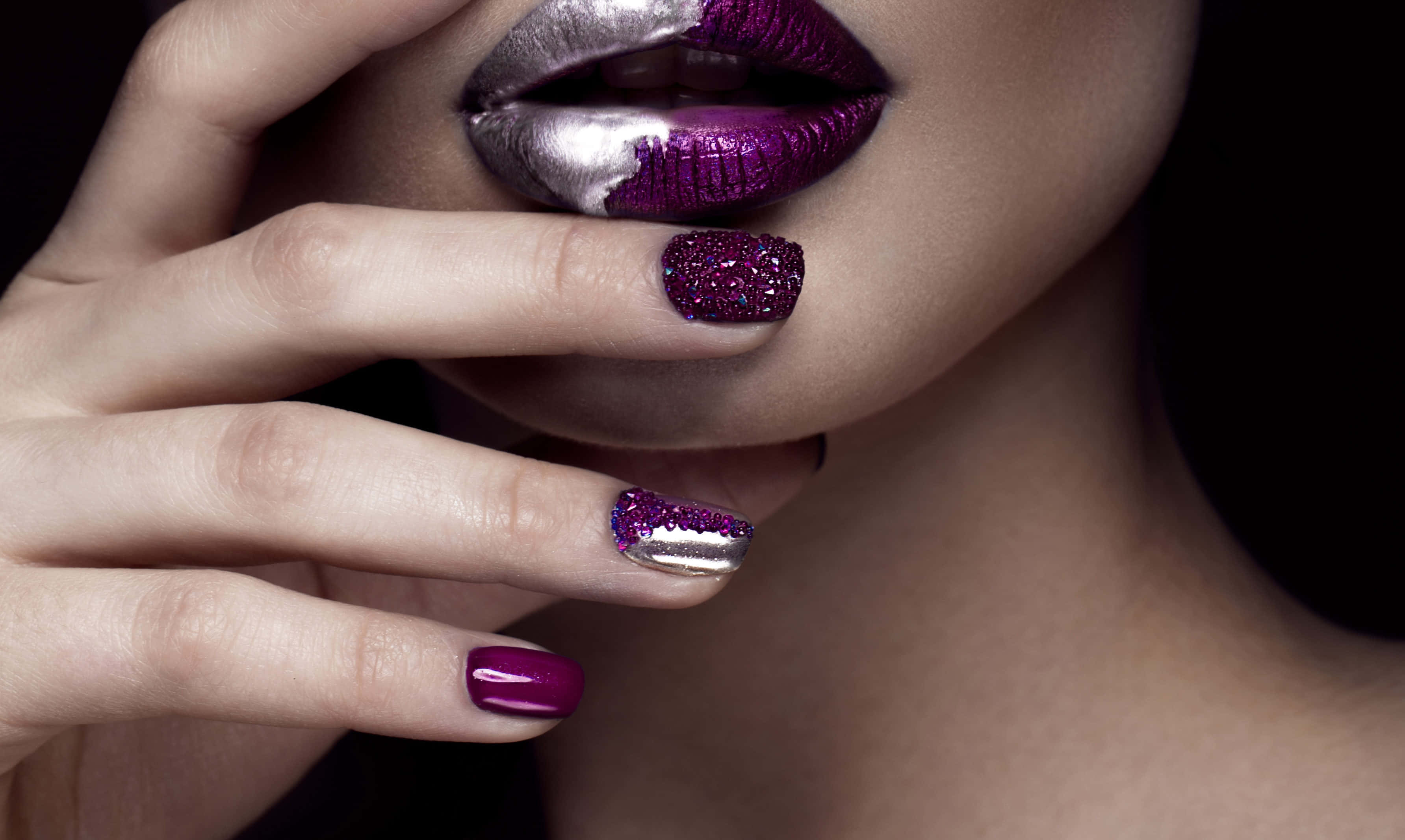Shades of purple - sparkling lips! Wallpaper