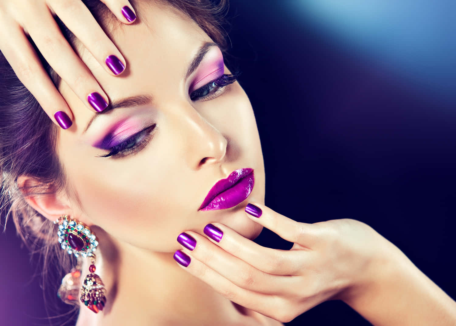 Purple bling for your nails! Wallpaper