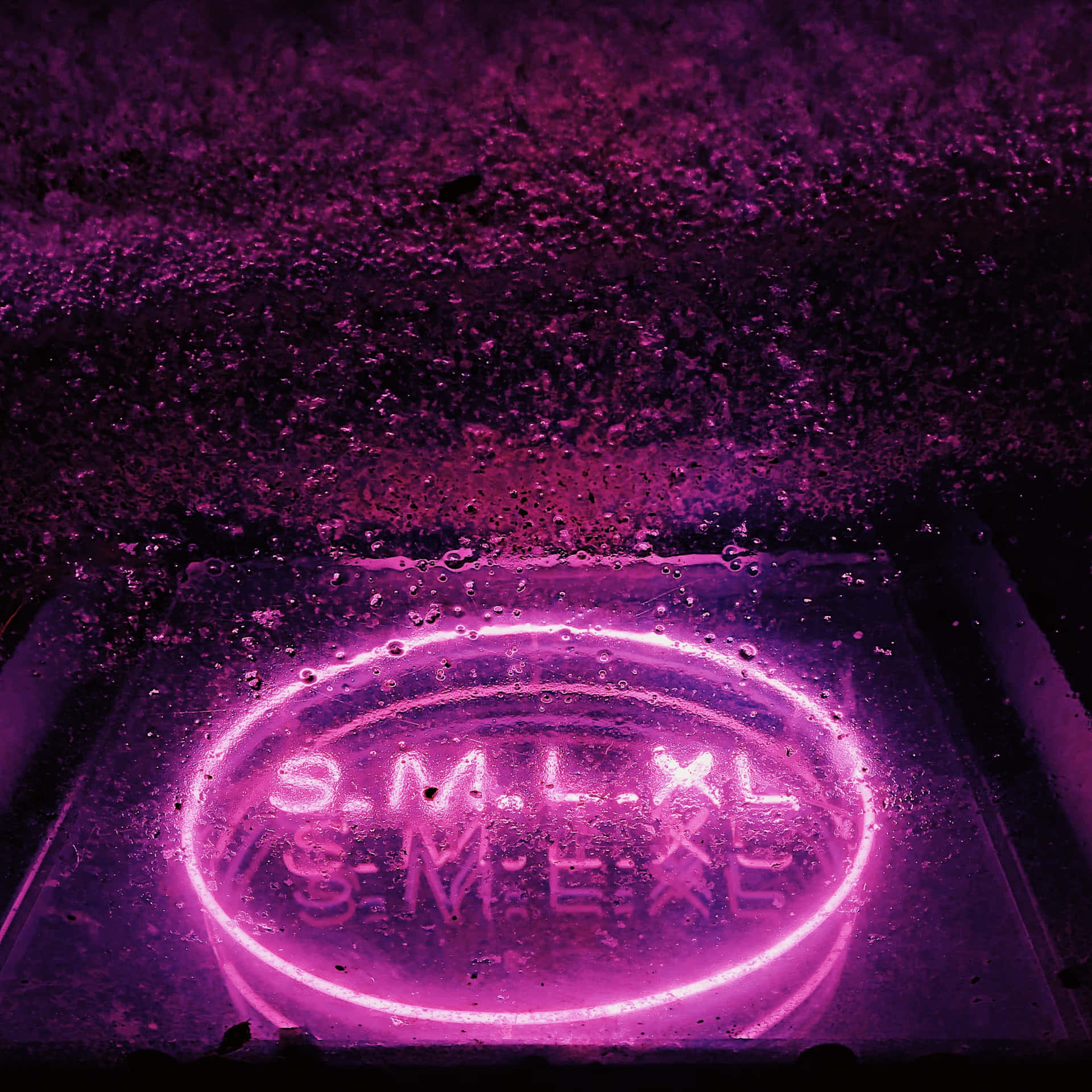 A Neon Sign With The Word Smoke In It