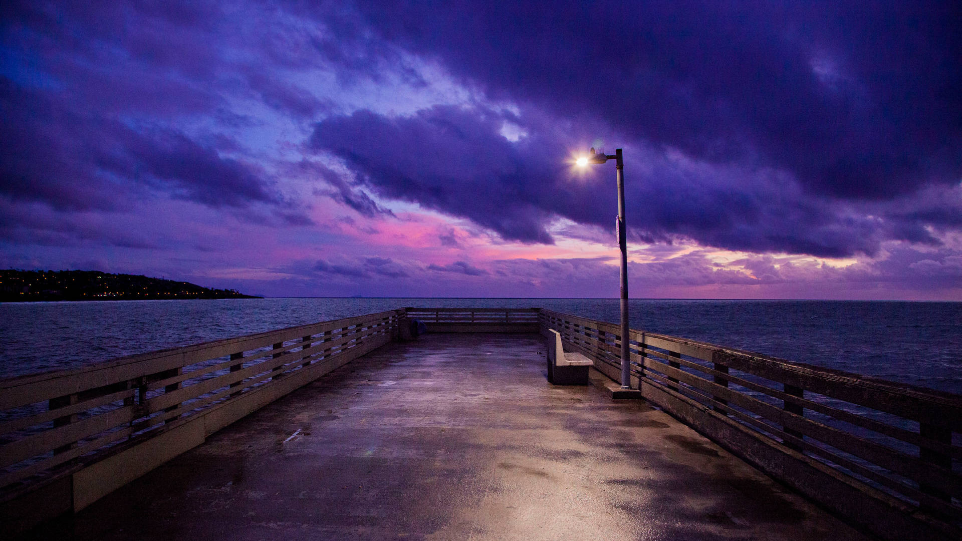 Nochevioleta Pastel Bajo El Muelle Del Barco. Fondo de pantalla