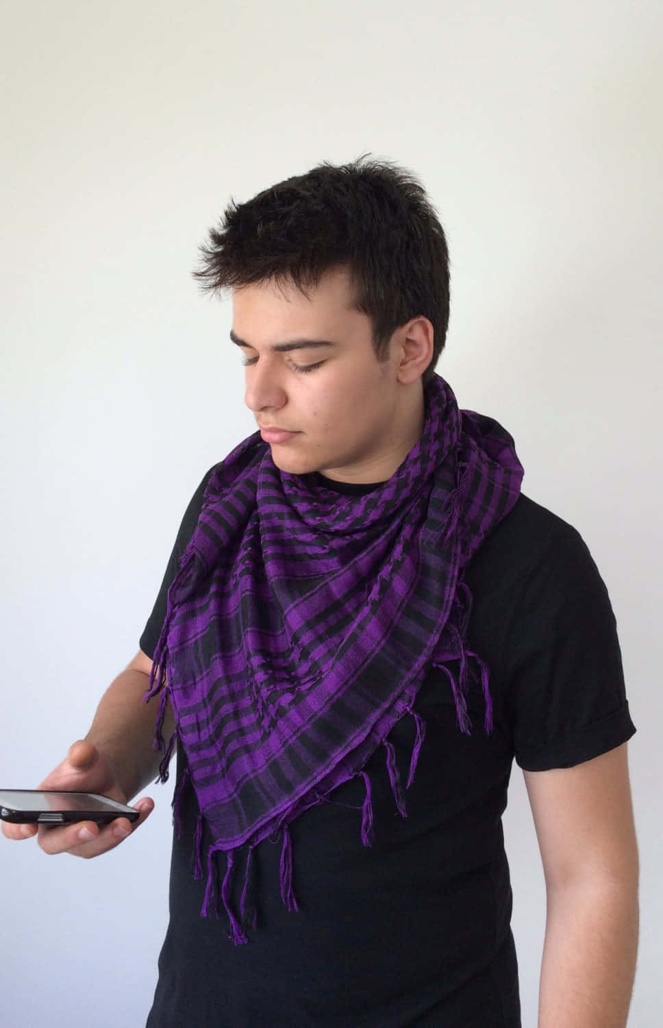 Look Good and Feel Good with a Purple Scarf Wallpaper