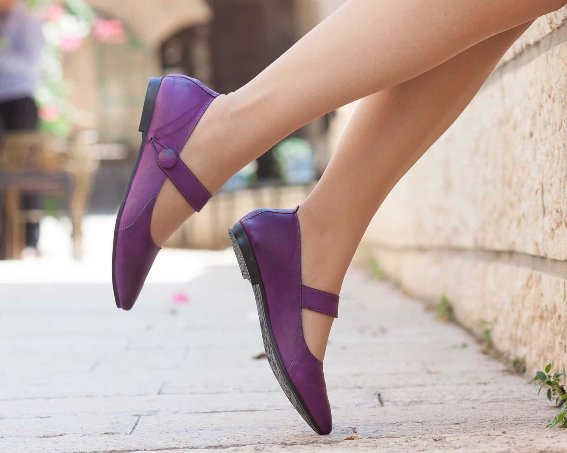 A fashionable pair of purple shoes Wallpaper
