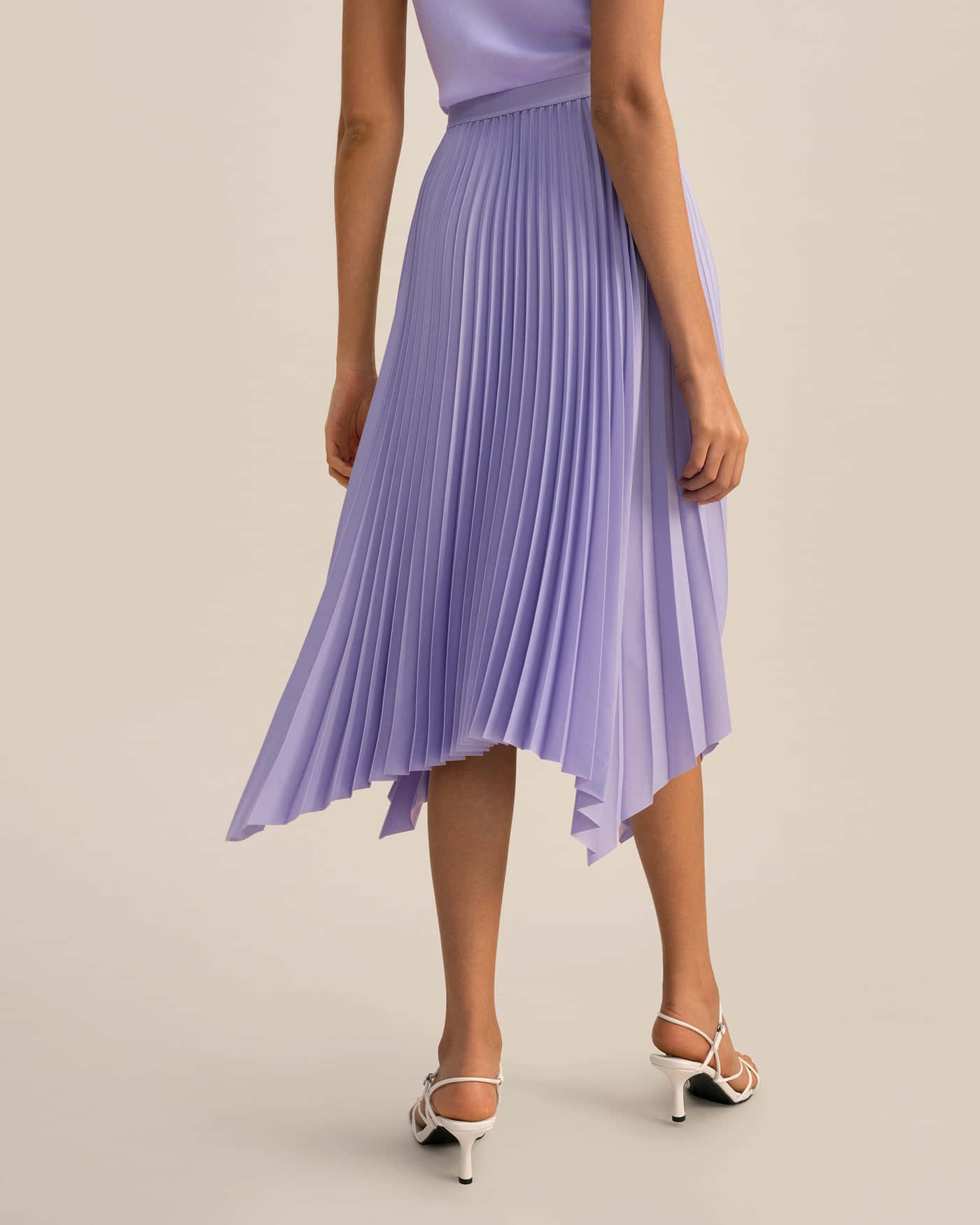 Look stylish this season in a Purple Skirt Wallpaper
