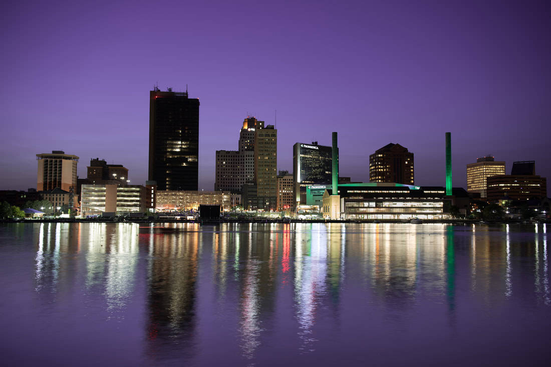Purple Sky Above The Riverfront Of Toledo, Ohio Wallpaper