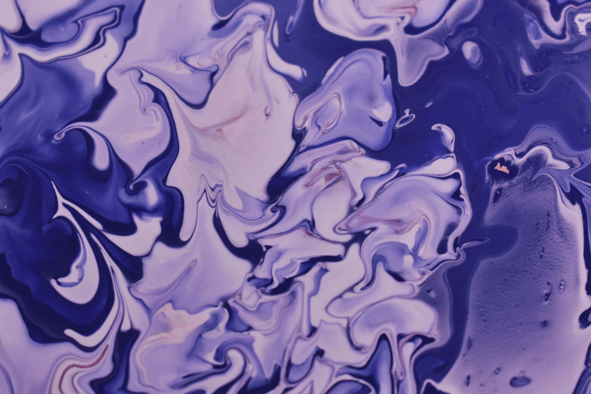 Abstrakt lilla tekstur med forskellige nuancer af livlig farve. Wallpaper
