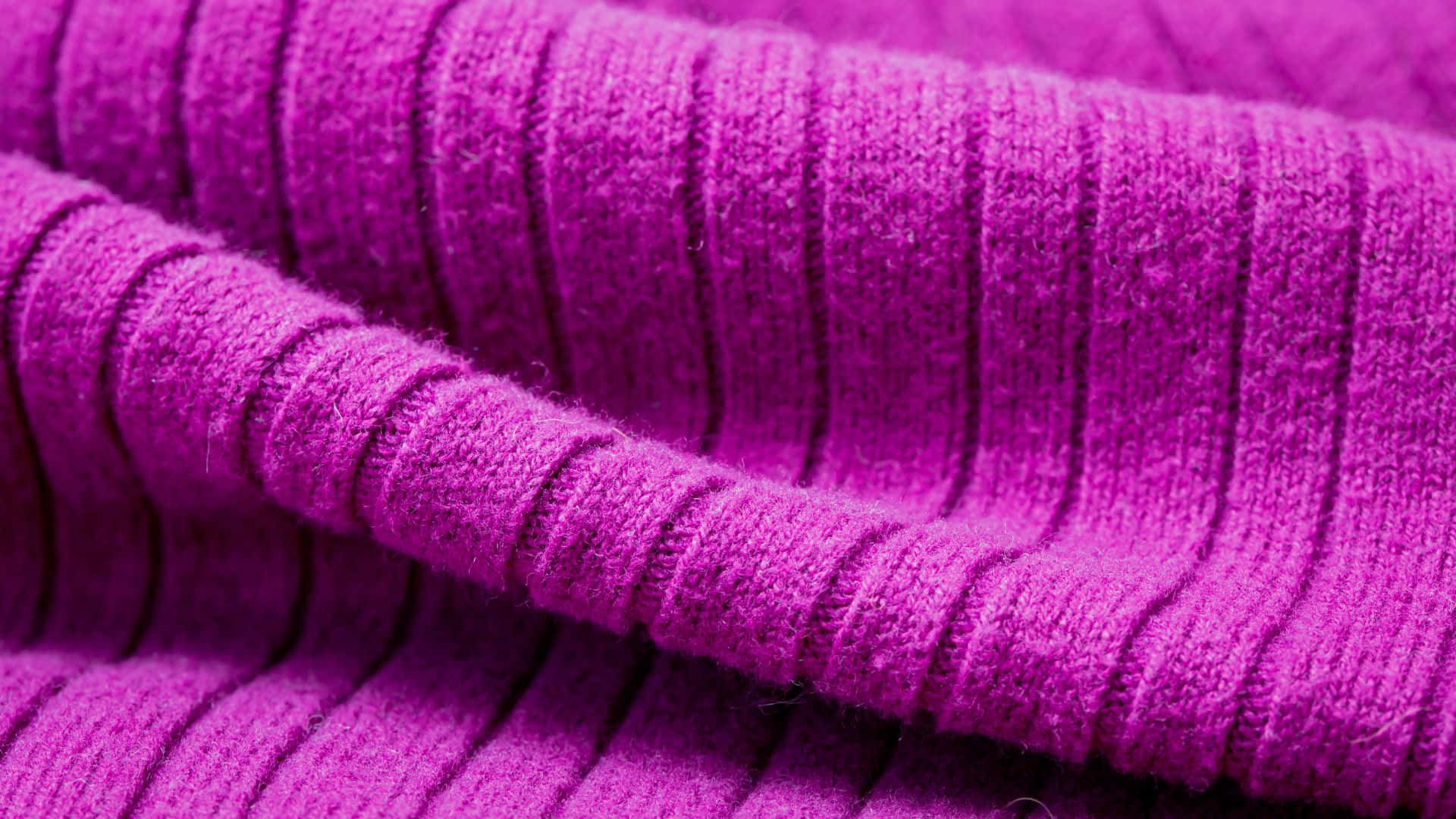 Envuélveteen Comodidad Y Estilo Con El Lujoso Wool Púrpura Fondo de pantalla