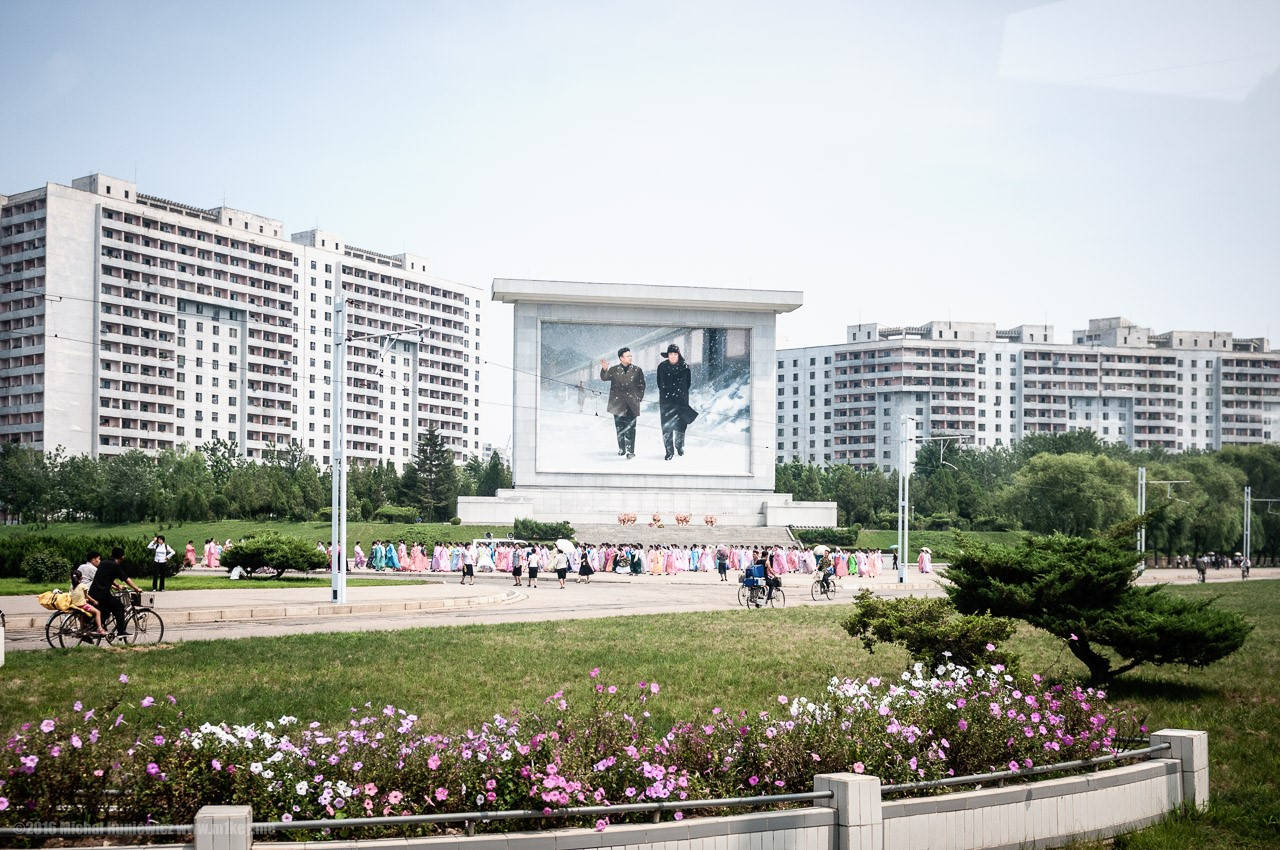 Wohnungenim Hochhauskomplex In Pyongyang. Wallpaper