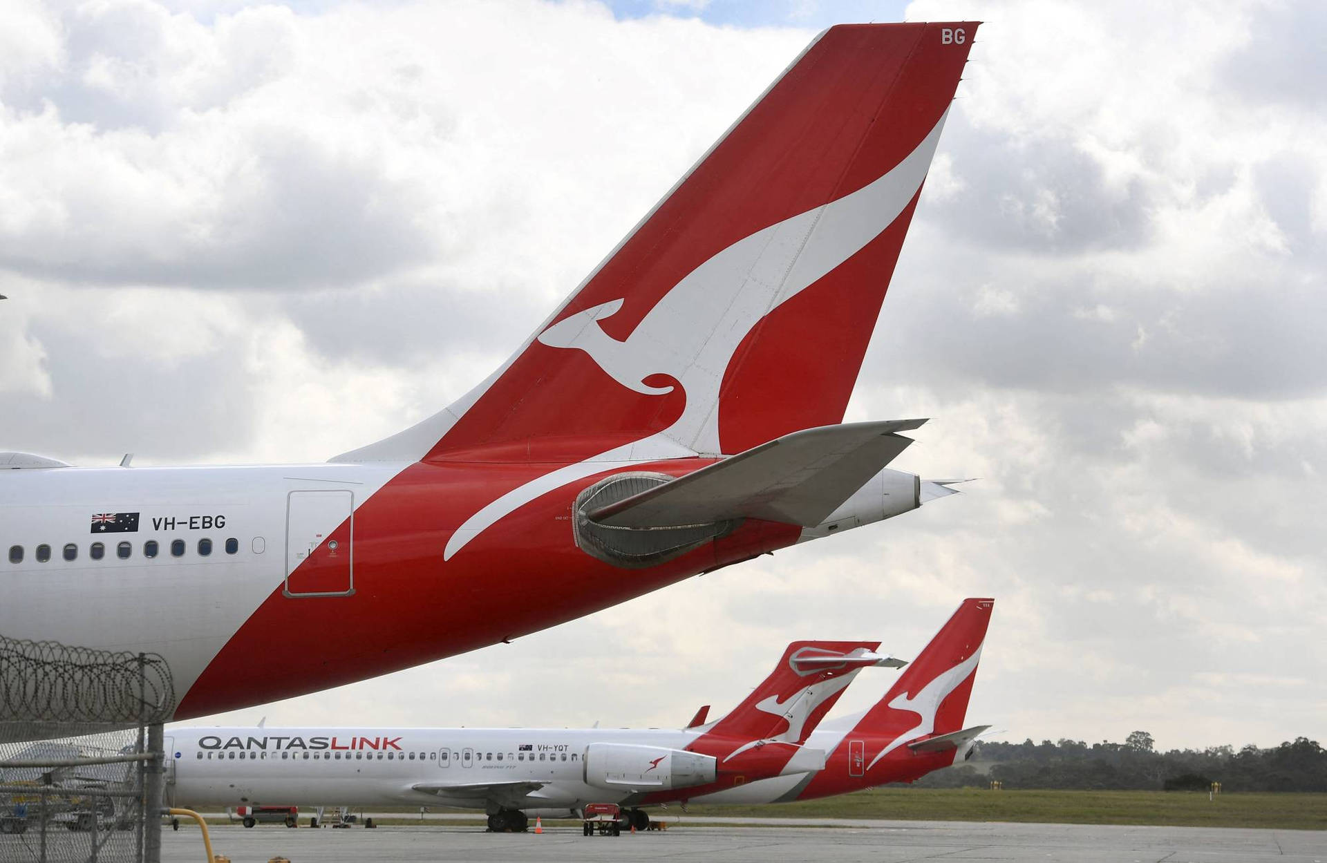 Qantasairways Flugzeugleitwerke Wallpaper