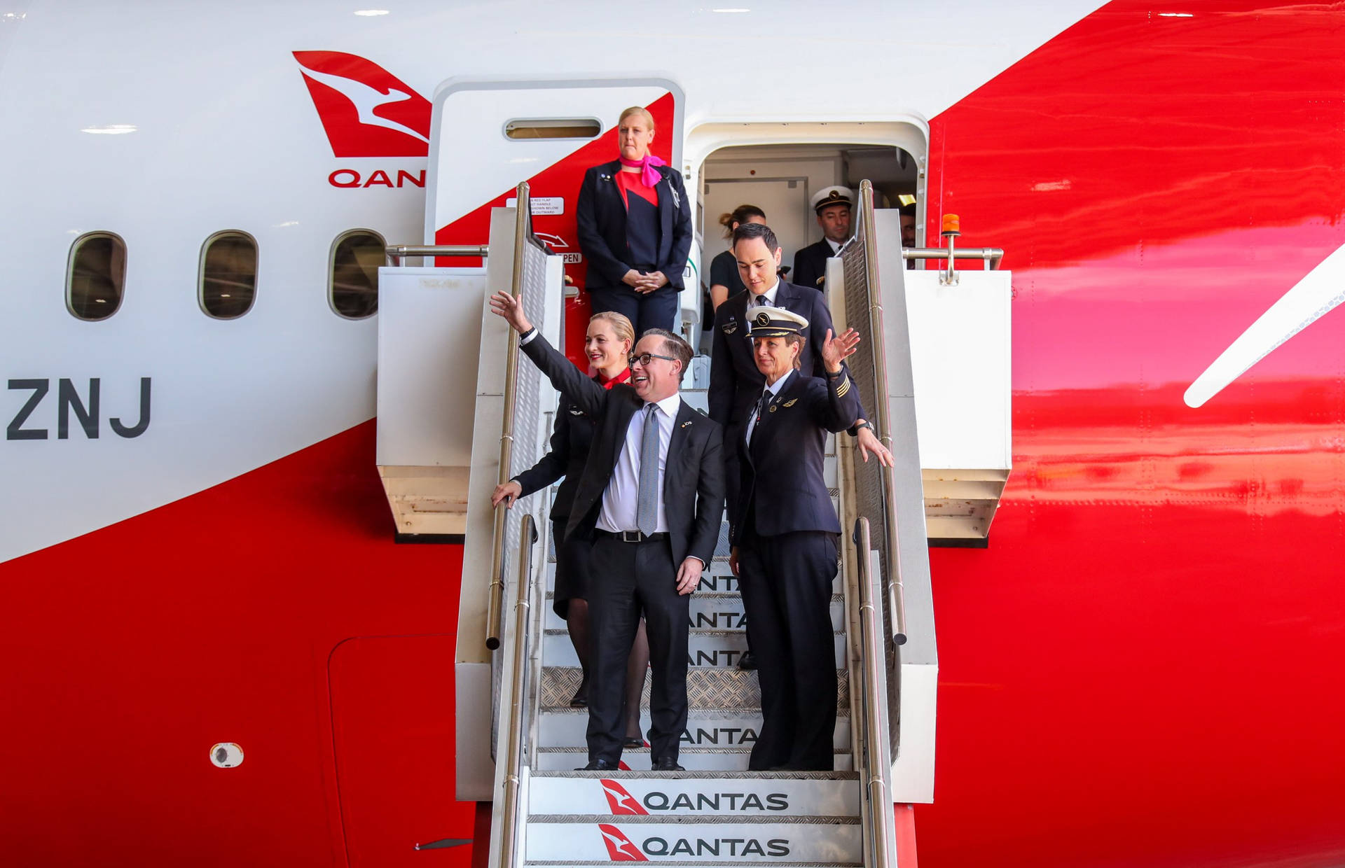 Ceodi Qantas Airways, Alan Joyce, Con L'equipaggio Di Cabina. Sfondo