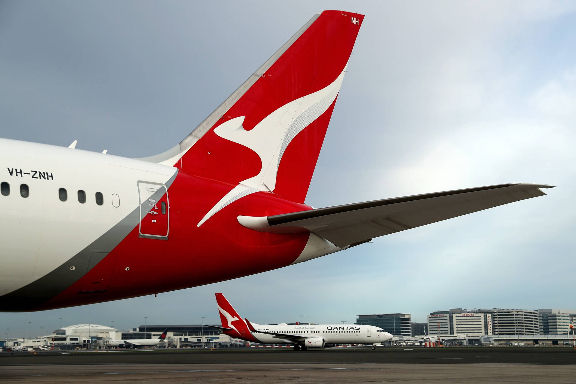 Caption: Qantas Airways Vibrant Flying Kangaroo Logo Wallpaper