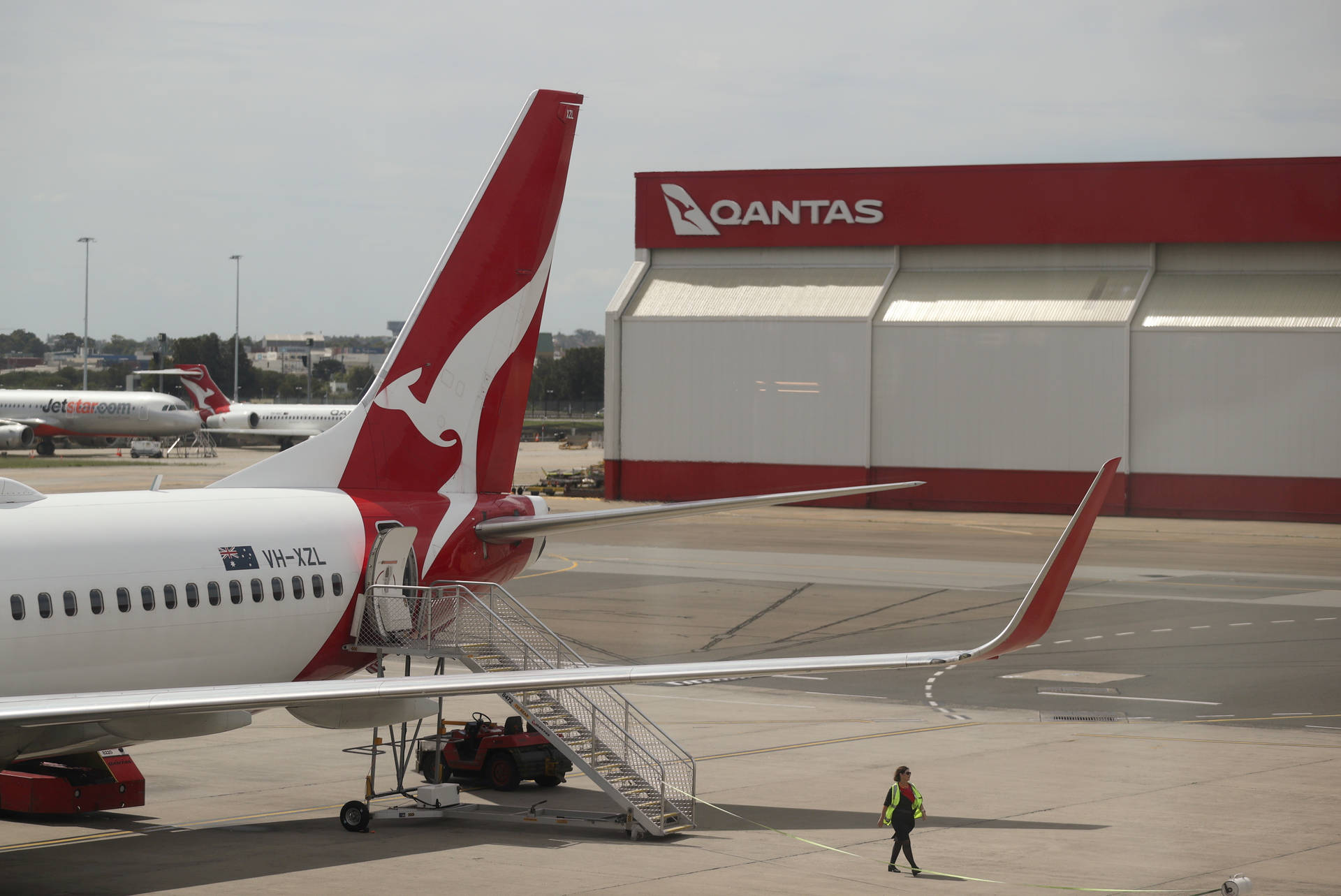 Qantasairways Hangar In Australien Wallpaper