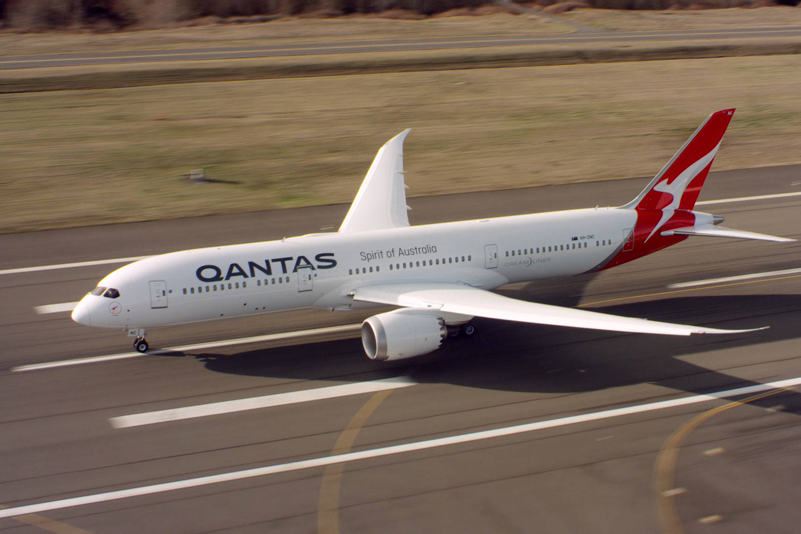 Qantas,lo Spirito Dell'australia: Aeroplano In Volo Sfondo