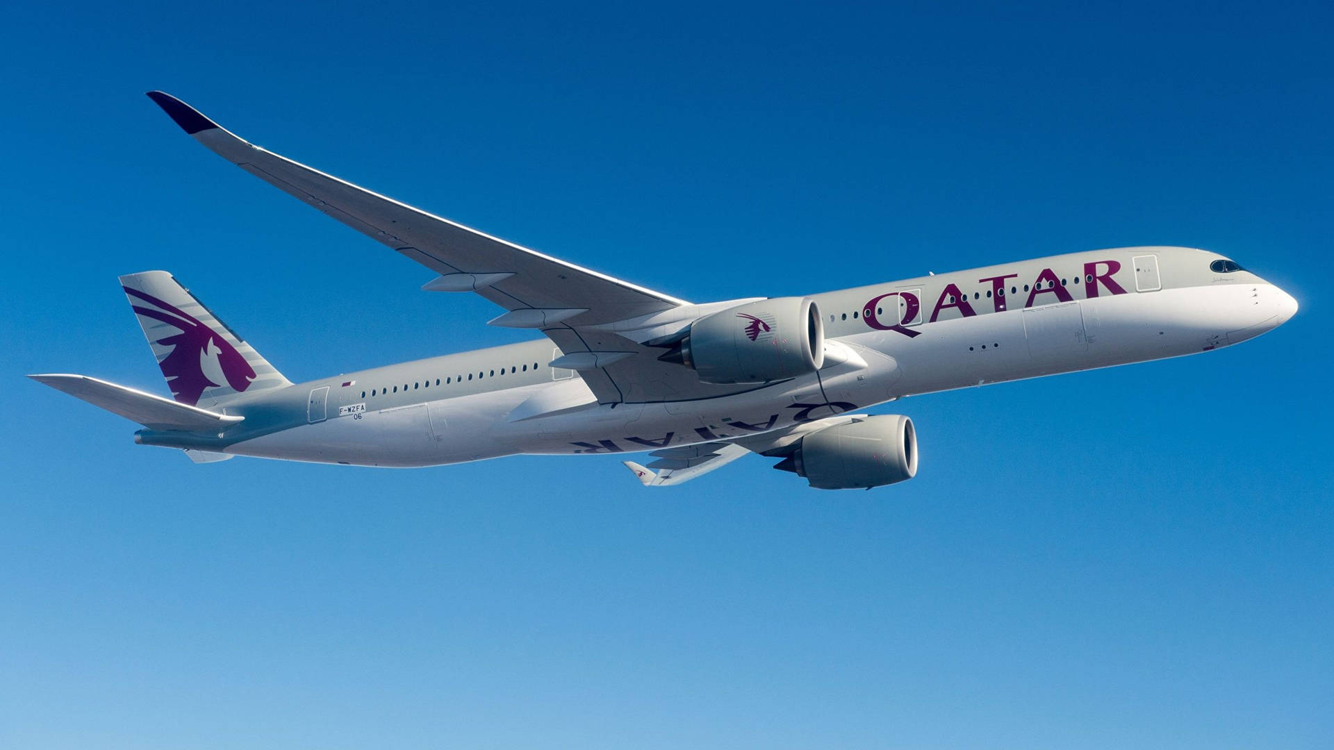 Aeronavede Qatar Airways En El Cielo. Fondo de pantalla