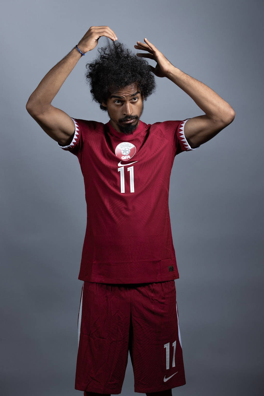 Qatar Nationals Fodboldholds Angriber Akram Afif Wallpaper