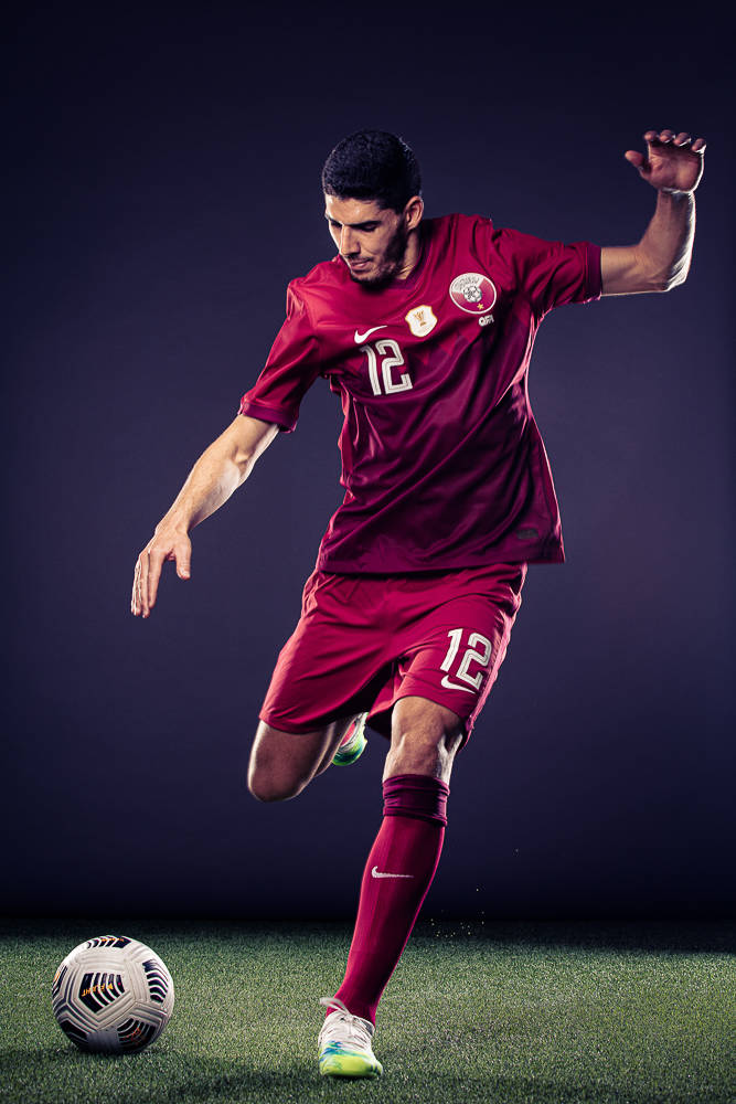 Equiponacional De Fútbol De Qatar Karim Budiaf. Fondo de pantalla