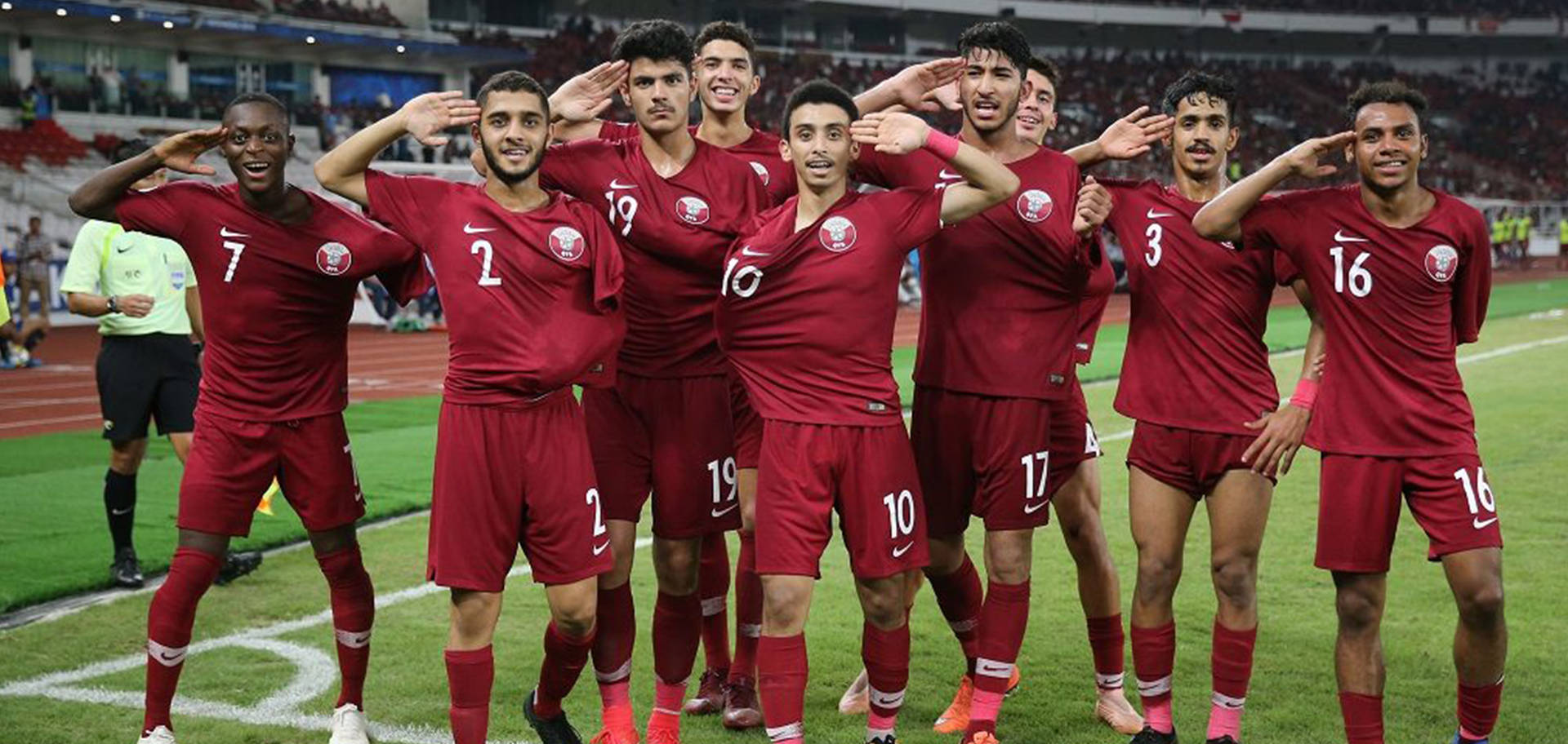 Saluto Della Nazionale Di Calcio Del Qatar Sfondo