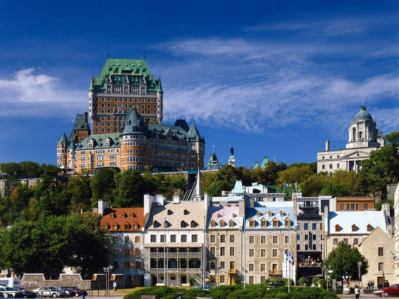 Quebeccity Soligt Blå Himmel Wallpaper