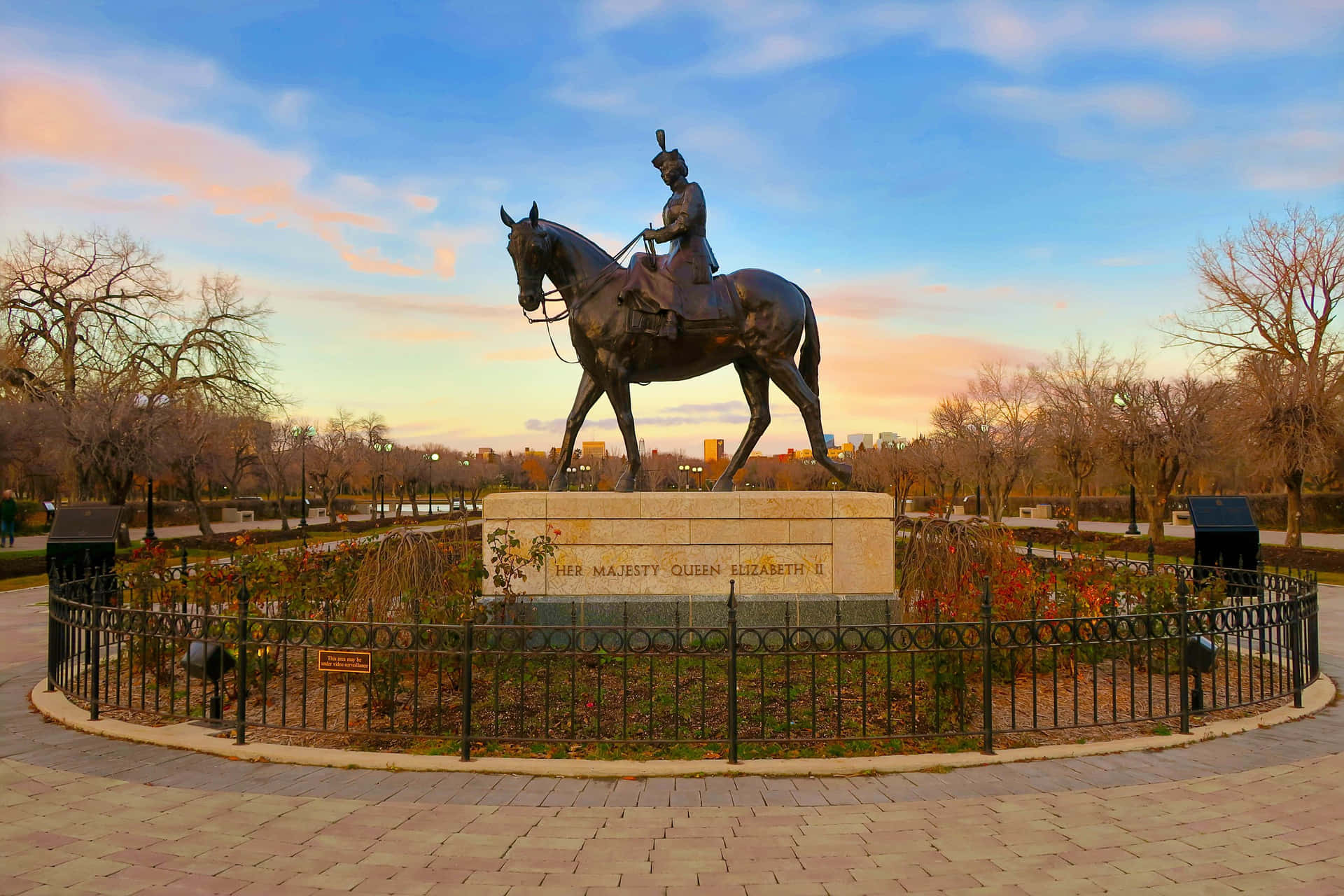 Queen Elizabeth Equestrian Statue Regina Canada Wallpaper