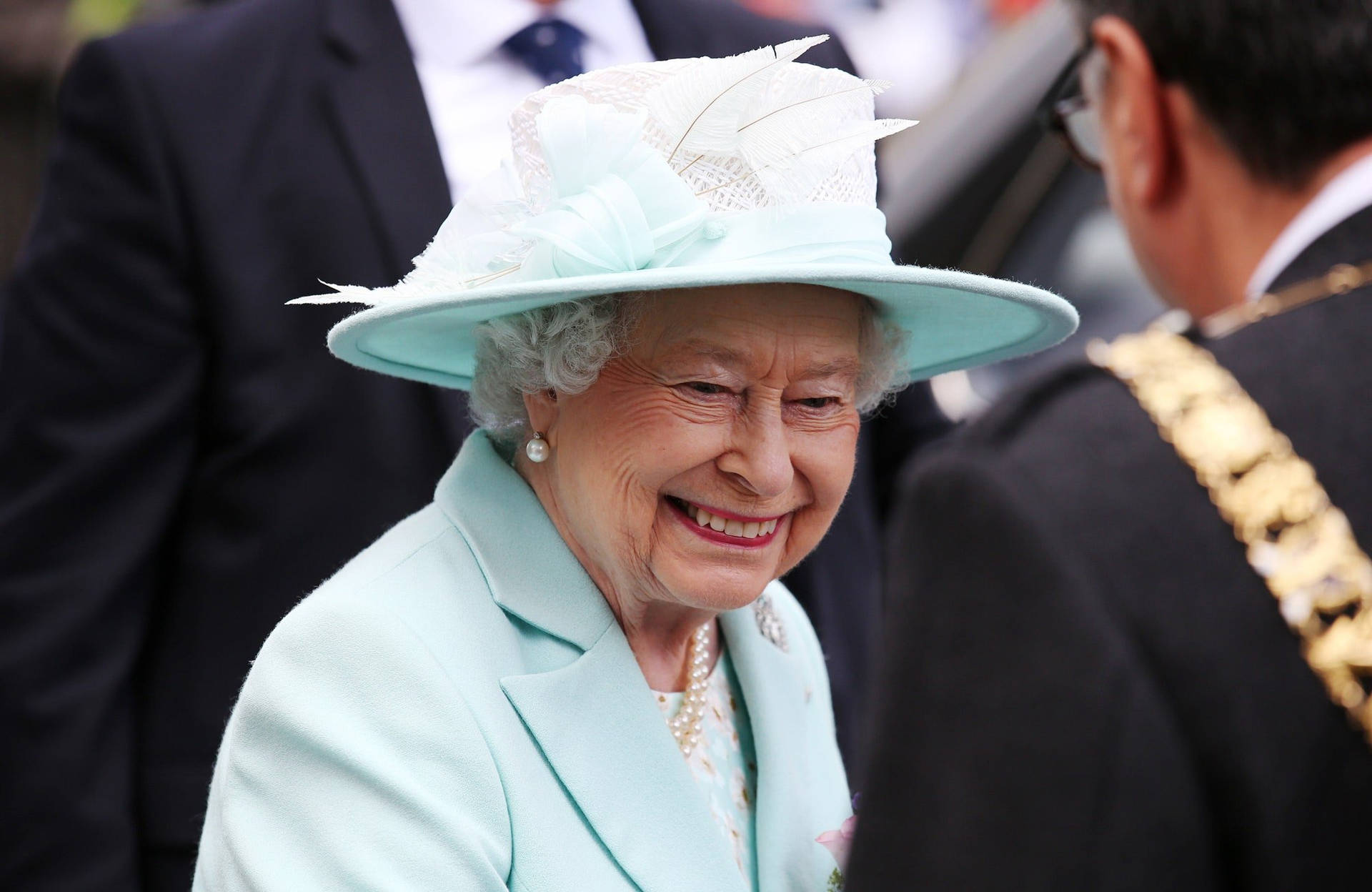 Queen Elizabeth In Light Blue Dress Wallpaper