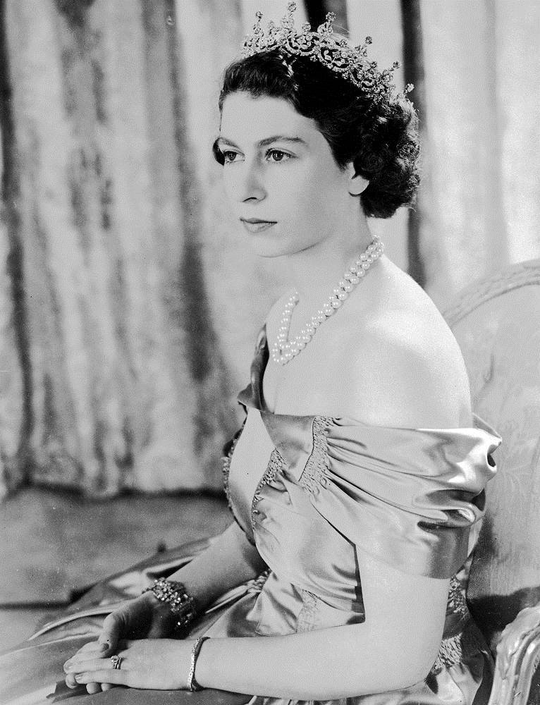 Queen Elizabeth Monochrome Photograph Wallpaper