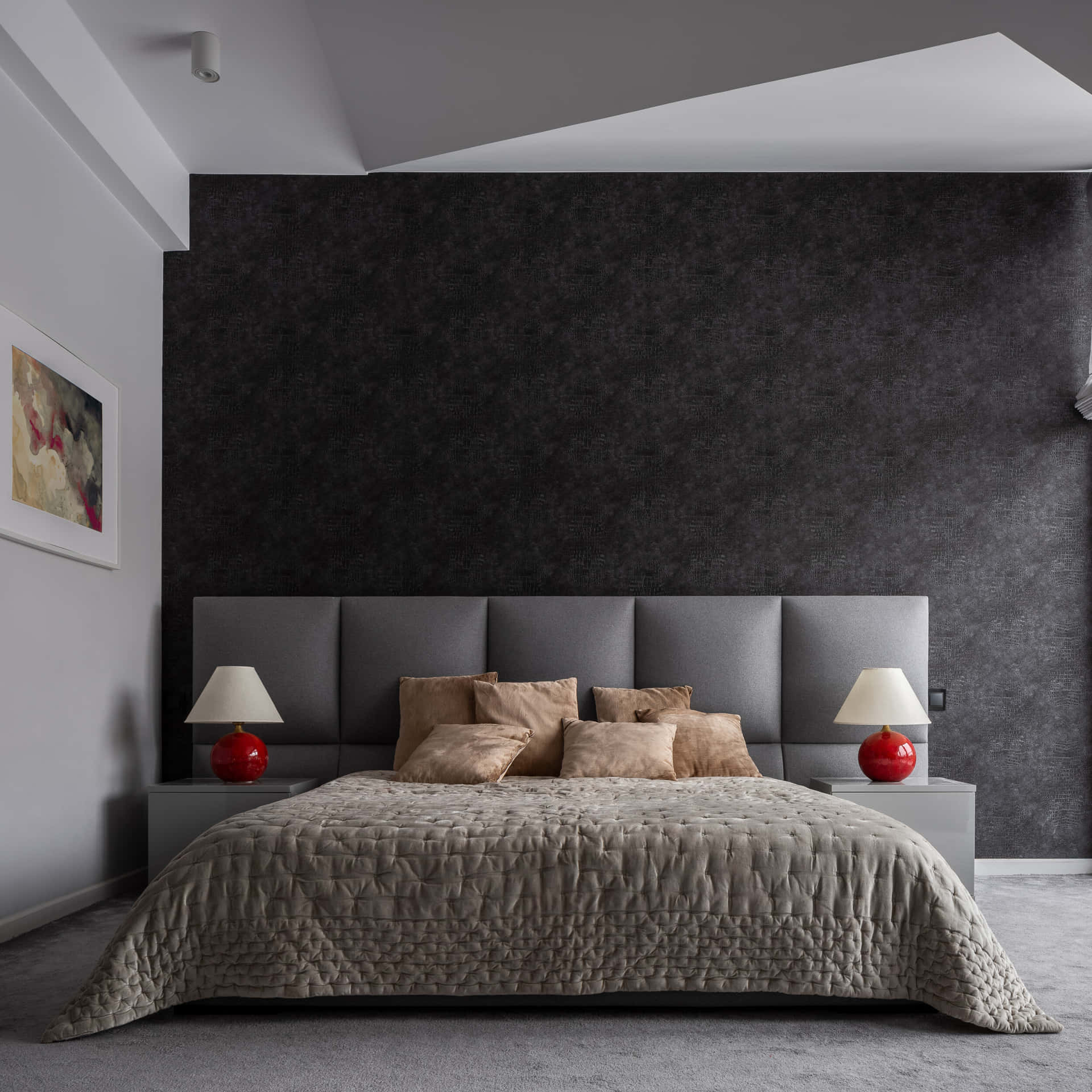 Soveplads i kongestørrelse i sort baggrund Wallpaper