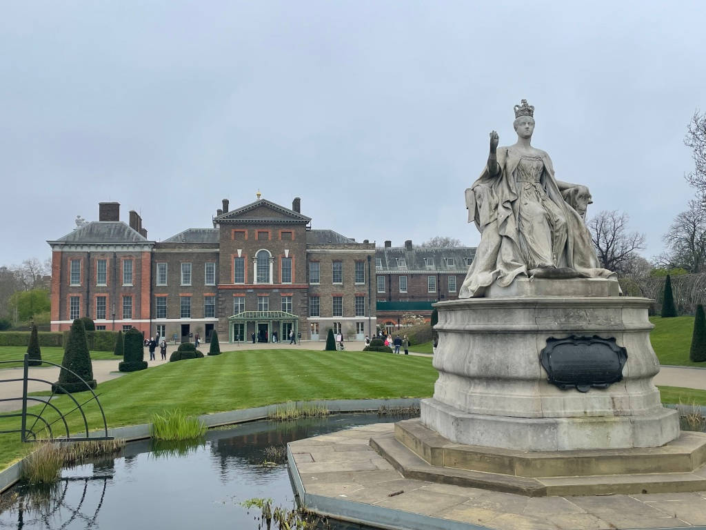 Queen Victoria Statue Kensington Palace Gloomy Picture