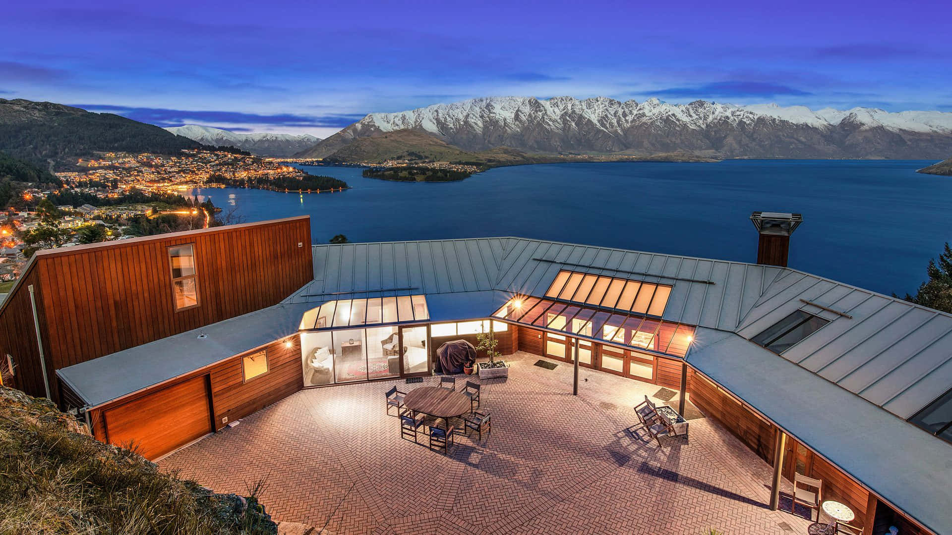 Queenstown Luxury Home With Lake Views Wallpaper