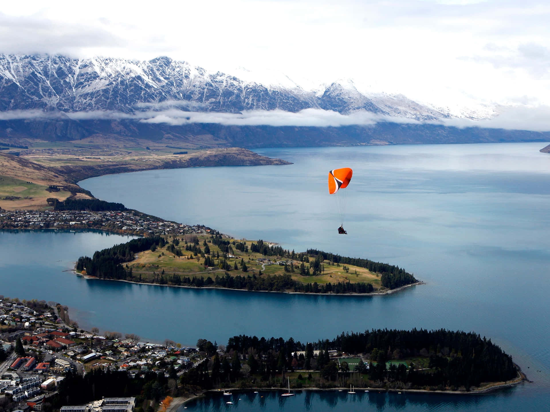 Queenstown Paragliding Over Lake Wakatipu Wallpaper