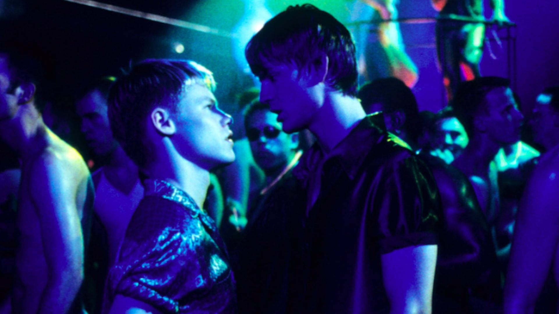 Exciting nightclub scene from Queer As Folk Wallpaper