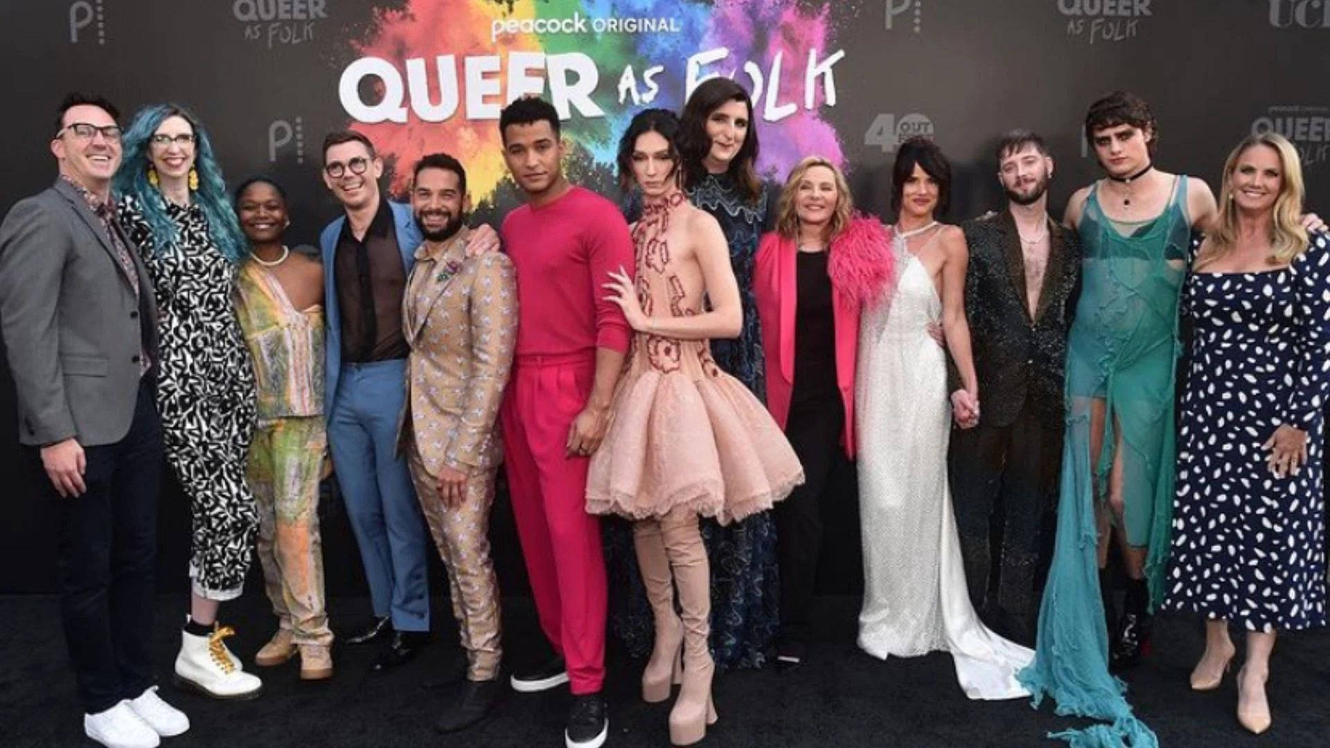 Queer As Folk i farverige dragter Wallpaper